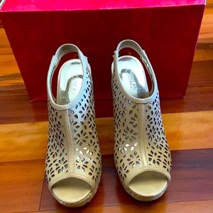 7.5 Carlos Santana wedges